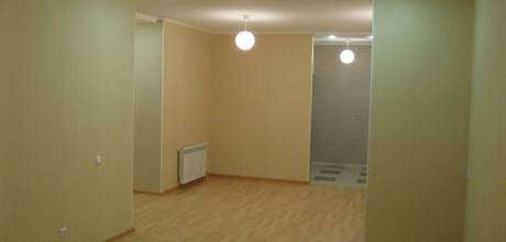 Коридор выполнен с чистовой отделкой